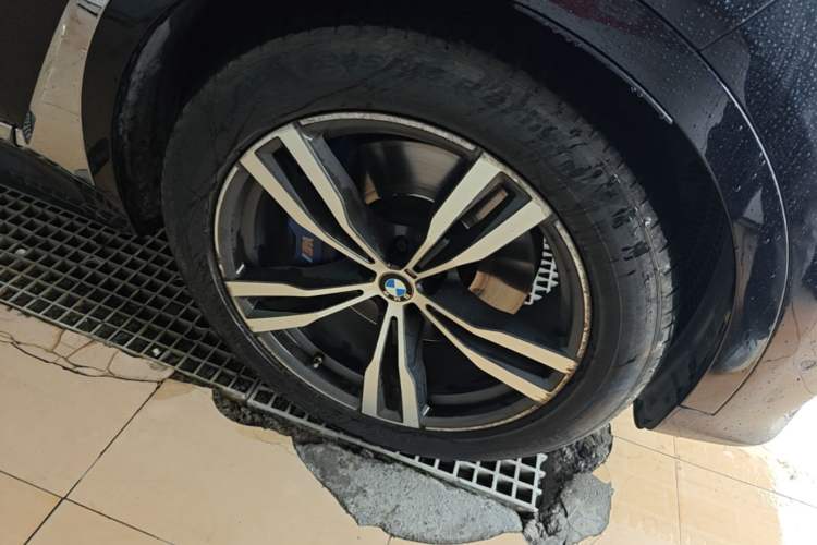 Used BMW X7 2021 xDrive40i Luxury M Sport Package Exterior 4