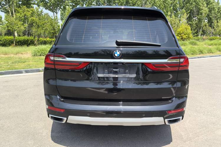 Used BMW X7 2021 xDrive40i Luxury Package with Leading Features Exterior 4