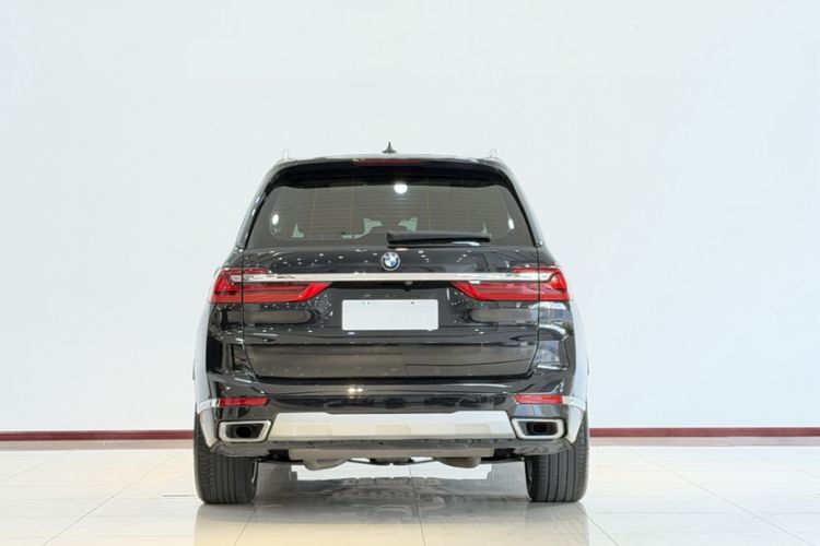Used BMW X7 2021 xDrive40i Luxury Package with Premium Features Exterior 4