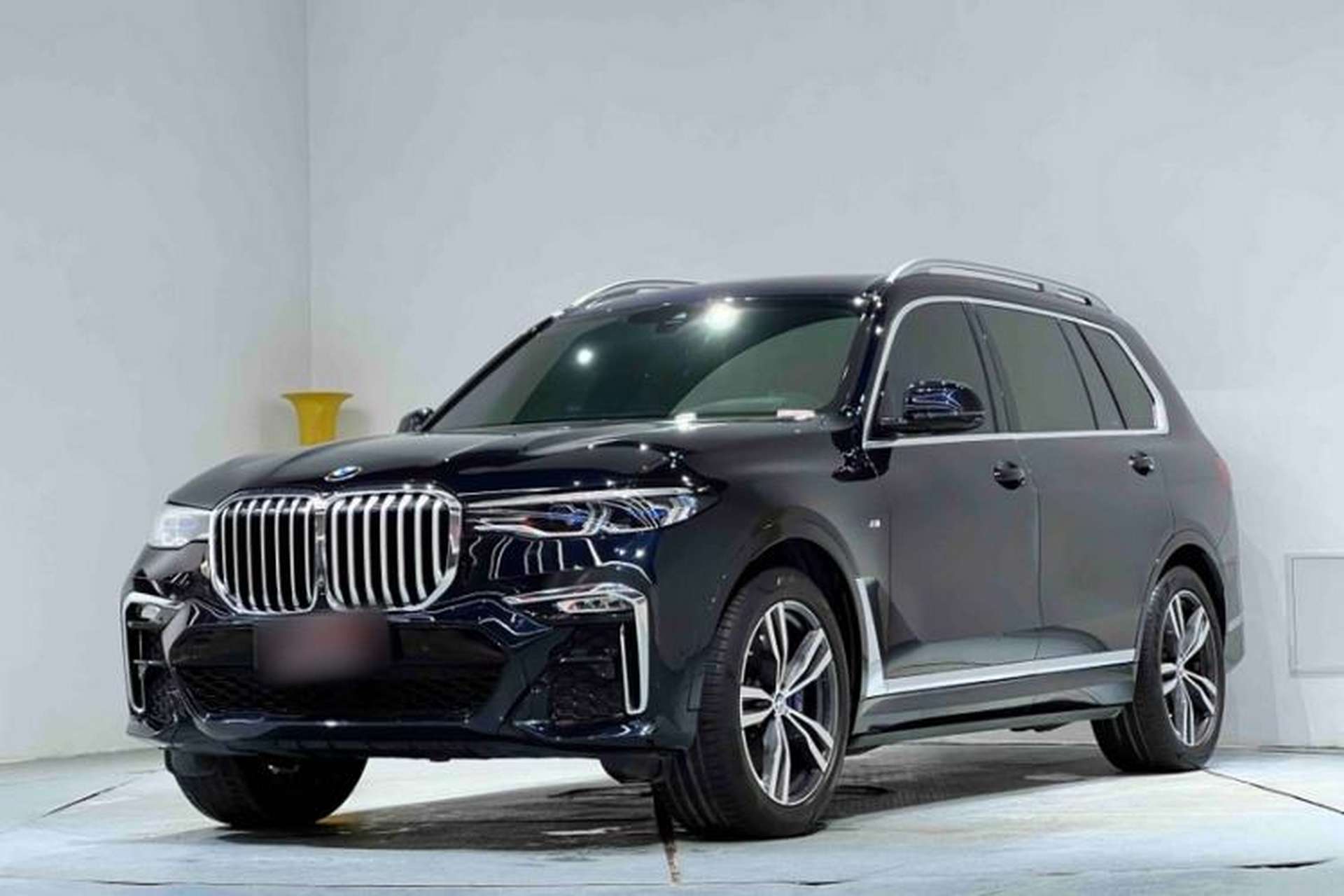 Used BMW X7 2021 Restyled xDrive40i Luxury Version with M Sport Package Exterior 5