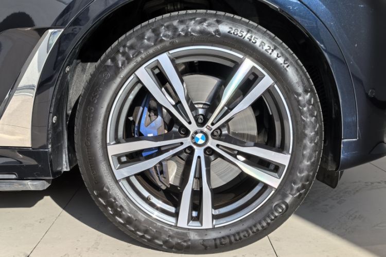 Used BMW X7 2021 Restyled xDrive40i Luxury Version with M Sport Package Exterior 5