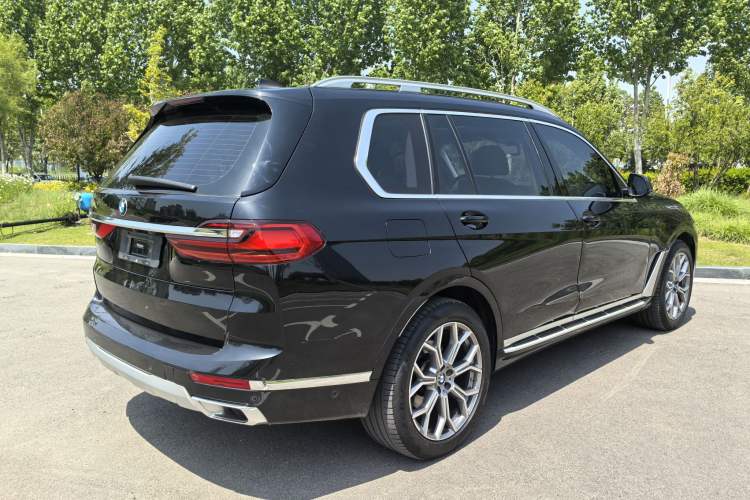 Used BMW X7 2021 xDrive40i Luxury Package with Leading Features Exterior 5