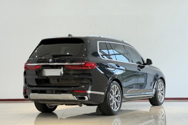 Used BMW X7 2021 xDrive40i Luxury Package with Premium Features Exterior 5