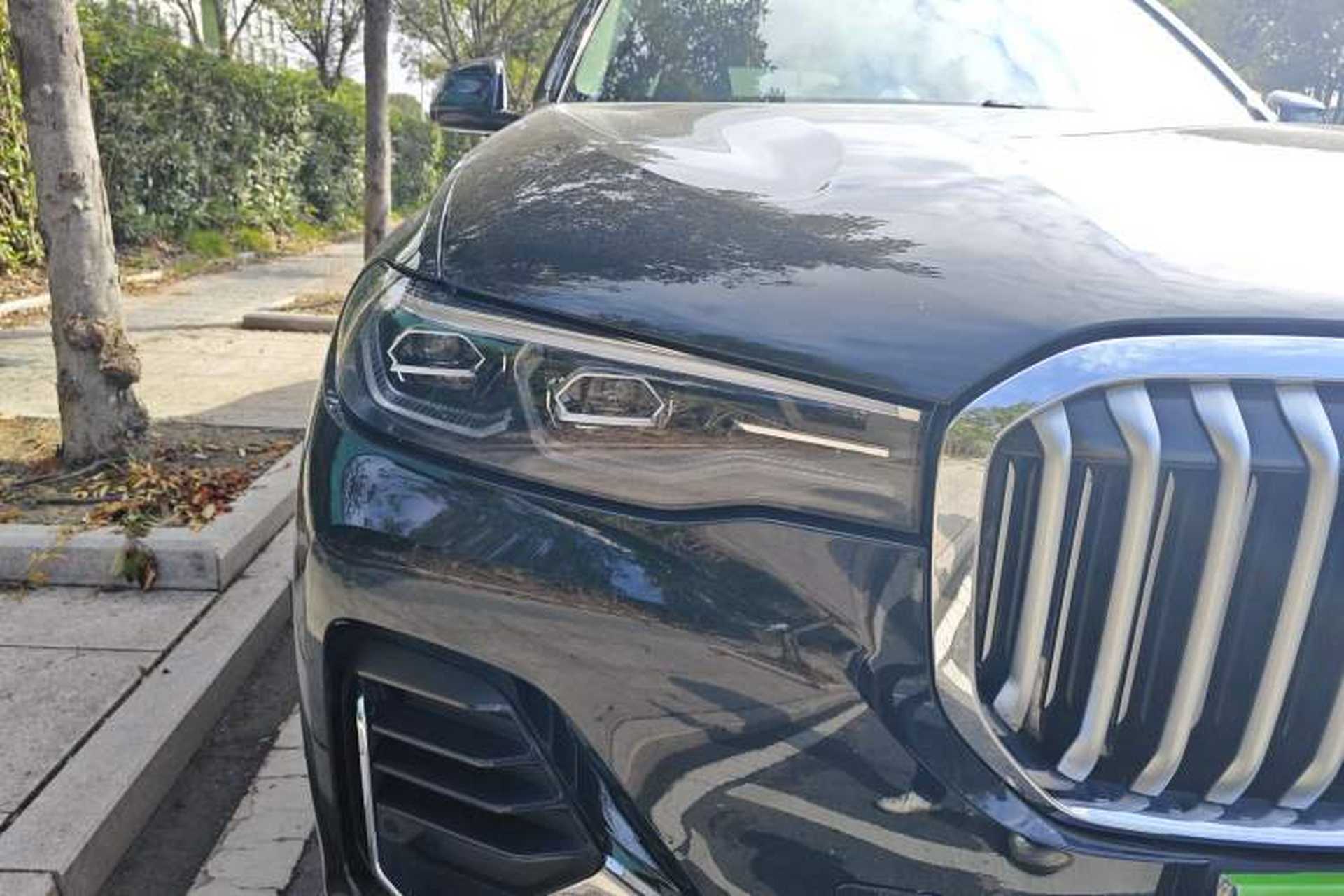 Used BMW X7 2021 xDrive40i Luxury Package with Leading Features Exterior 6