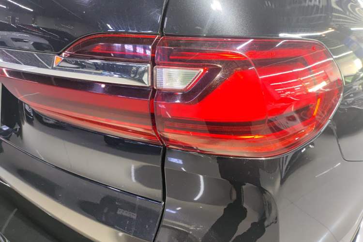 Used BMW X7 2021 xDrive40i Luxury Package with Leading Features Exterior 6