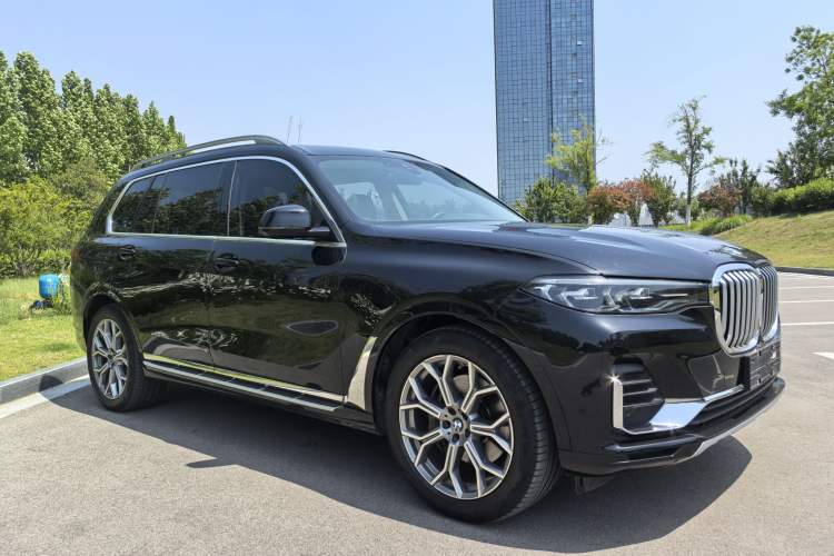 Used BMW X7 2021 xDrive40i Luxury Package with Leading Features Exterior 6