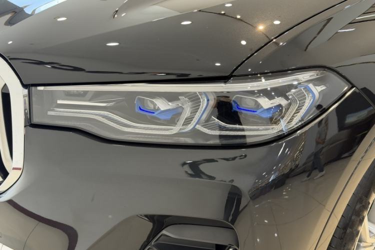 Used BMW X7 2021 xDrive40i Luxury Package with Premium Features Exterior 6