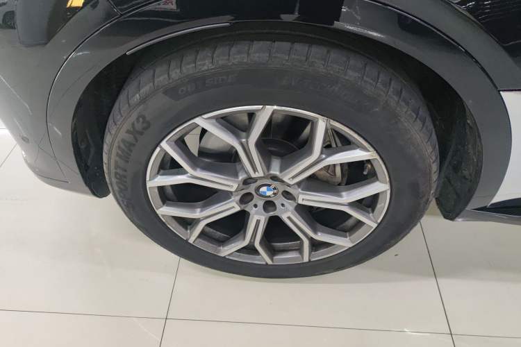 Used BMW X7 2021 xDrive40i Luxury Package with Leading Features Exterior 7