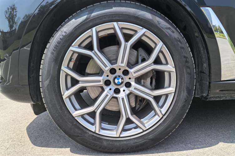 Used BMW X7 2021 xDrive40i Luxury Package with Leading Features Exterior 7