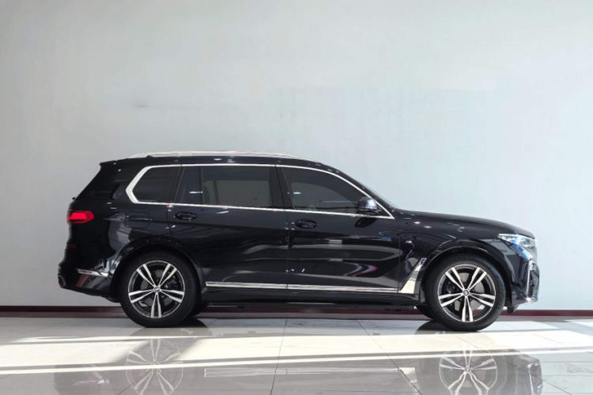 Used BMW X7 2021 Restyled xDrive40i Luxury Version with M Sport Package Exterior 8
