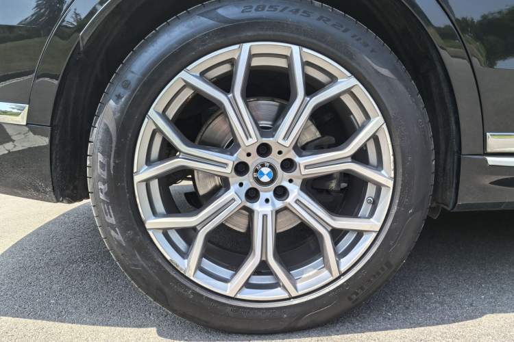 Used BMW X7 2021 xDrive40i Luxury Package with Leading Features Exterior 8