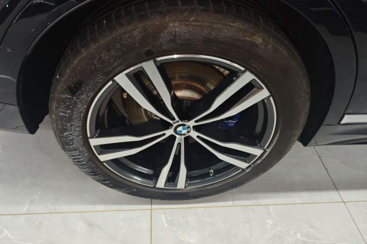 Used BMW X7 2021 xDrive40i Luxury M Sport Package Exterior 8