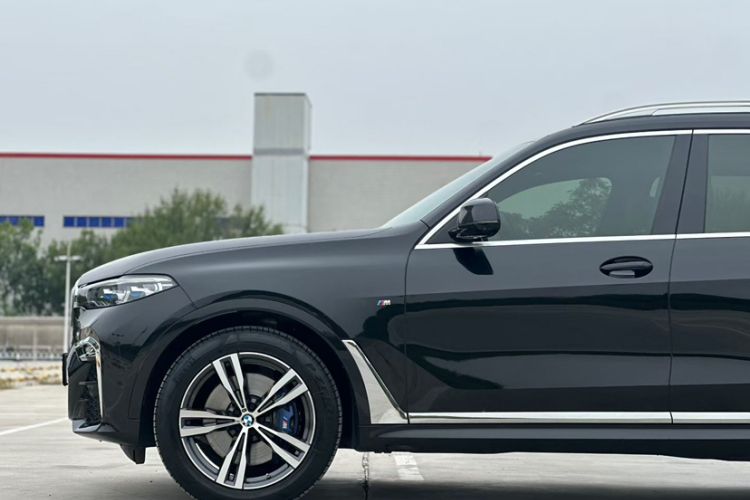 Used BMW X7 2021 xDrive40i Luxury M Sport Package Exterior 9