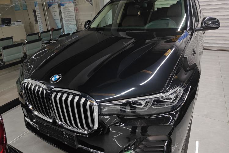 Used BMW X7 2021 xDrive40i Luxury Package with Leading Features Front