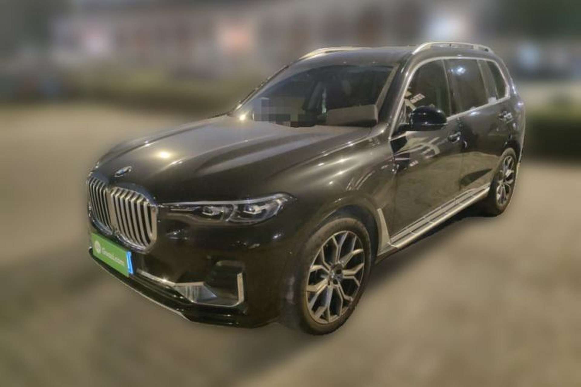 Used BMW X7 2021 xDrive40i Luxury Package with Leading Features Front Left 45 Deg