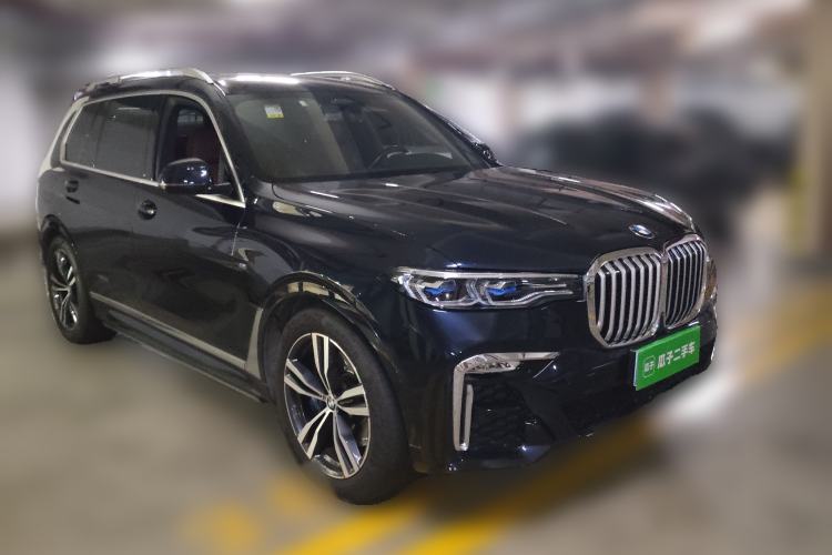 Used BMW X7 2021 Restyled xDrive40i Luxury Version with M Sport Package Front Right 45 Deg