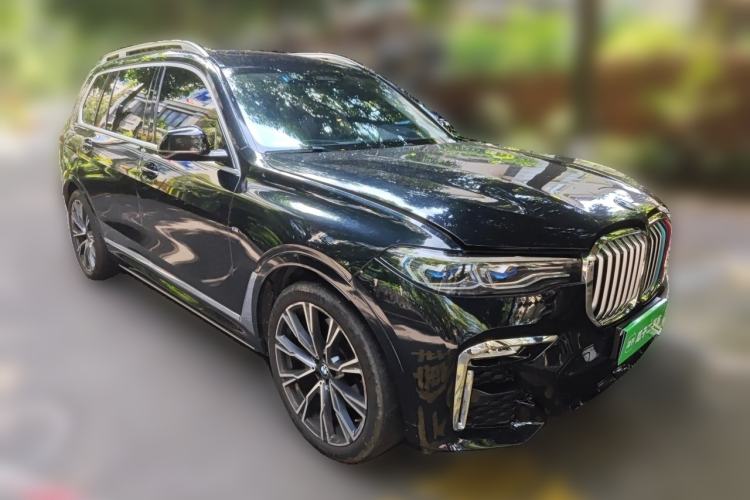 Used BMW X7 2021 xDrive40i Executive Model with M Sport Package Front Right 45 Deg