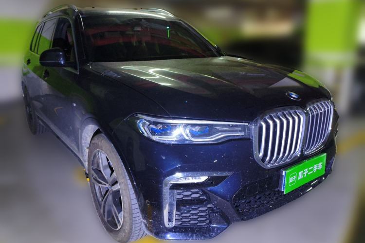 Used BMW X7 2021 xDrive40i Luxury Package with Leading Features Front Right 45 Deg