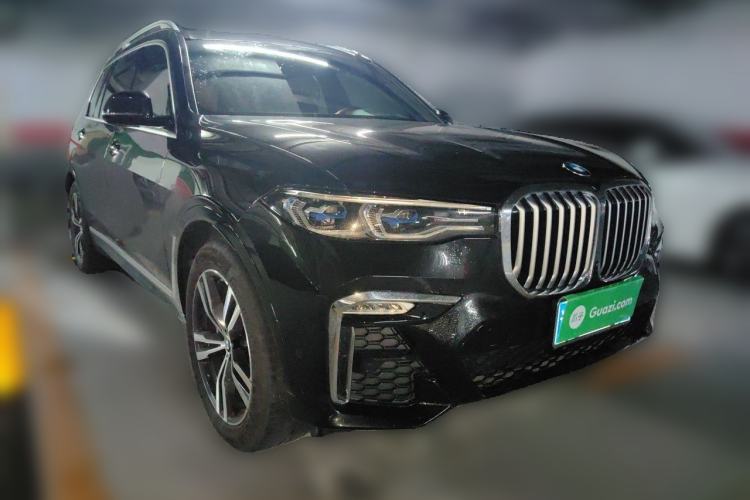 Used BMW X7 2021 Restyled xDrive40i Luxury Version with M Sport Package Front Right 45 Deg