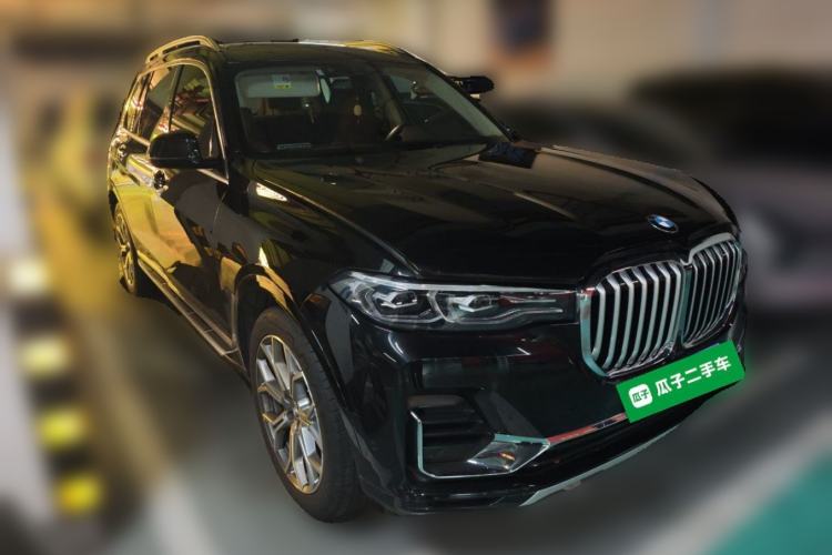Used BMW X7 2021 xDrive40i Luxury Package with Leading Features Front Right 45 Deg