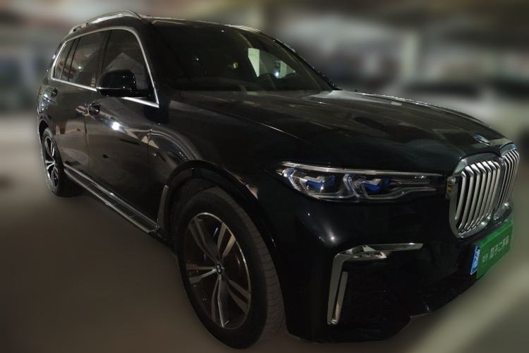 Used BMW X7 2021 xDrive40i Luxury M Sport Package Front Right 45 Deg