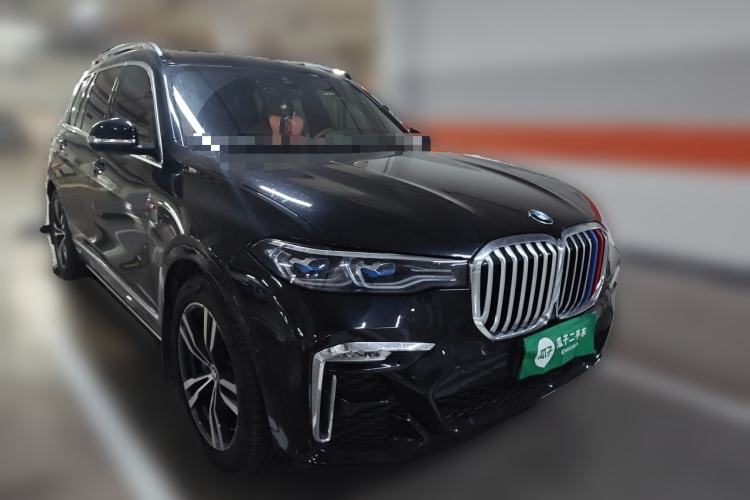 Used BMW X7 2021 Restyled xDrive40i Luxury Version with M Sport Package Front Right 45 Deg