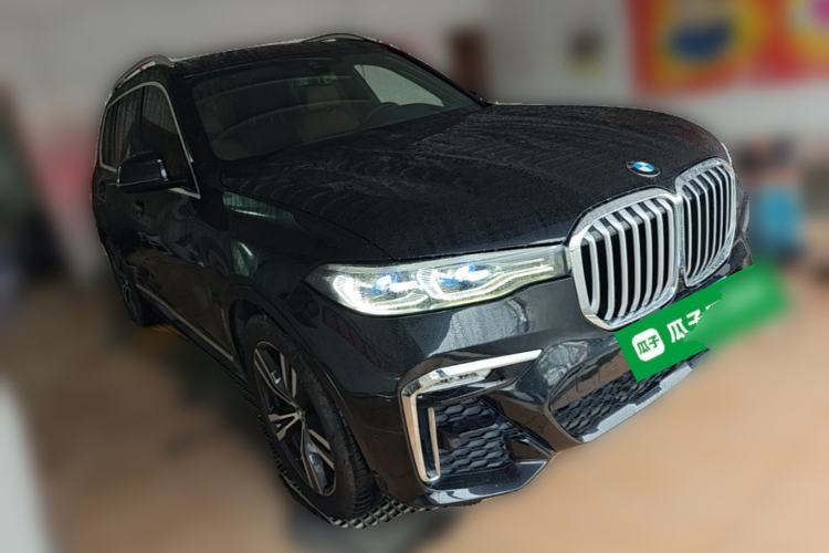 Used BMW X7 2021 xDrive40i Luxury M Sport Package Front Right 45 Deg