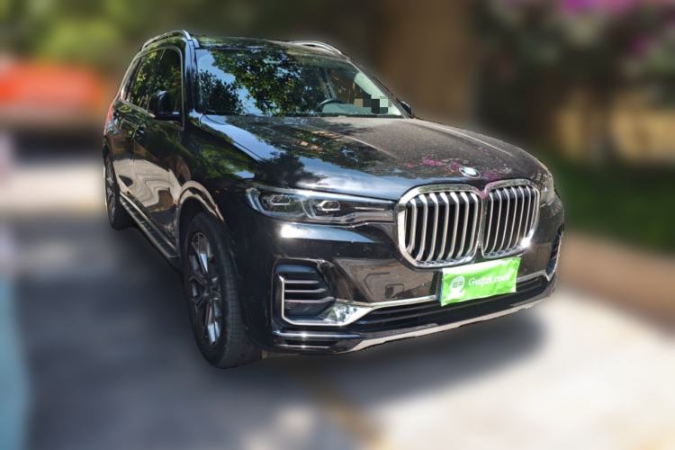 Used BMW X7 2021 xDrive40i Luxury Package with Leading Features Front Right 45 Deg