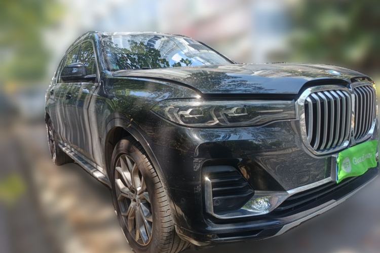 Used BMW X7 2021 xDrive40i Luxury Package with Leading Features Front Right 45 Deg
