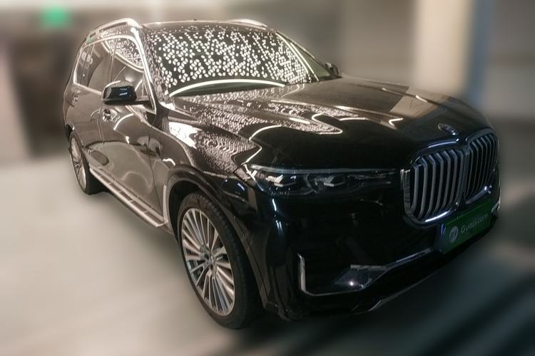 Used BMW X7 2021 xDrive40i Luxury Package with Leading Features Front Right 45 Deg