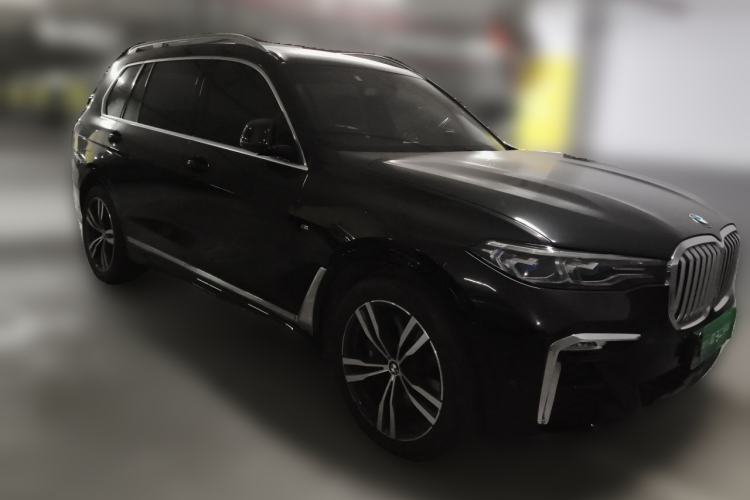 Used BMW X7 2021 xDrive40i Luxury M Sport Package Front Right 45 Deg