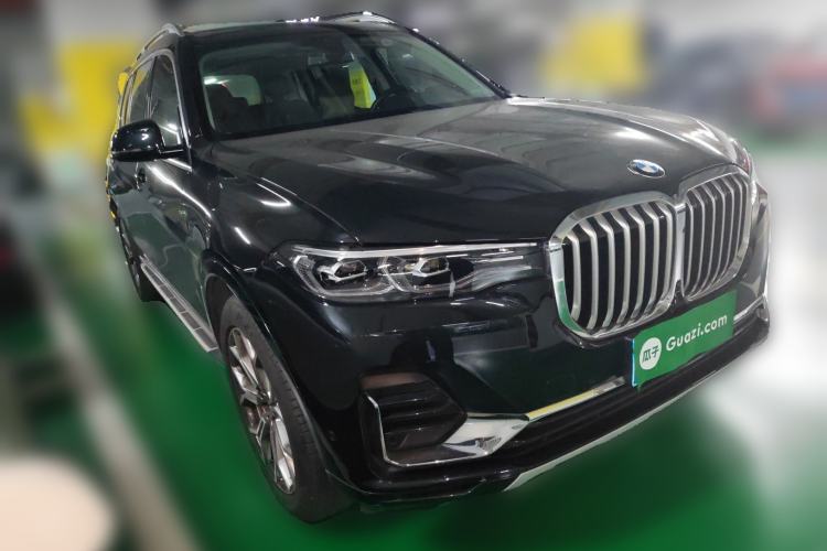 Used BMW X7 2021 Facelifted xDrive40i Luxury Package with Leading Features Front Right 45 Deg