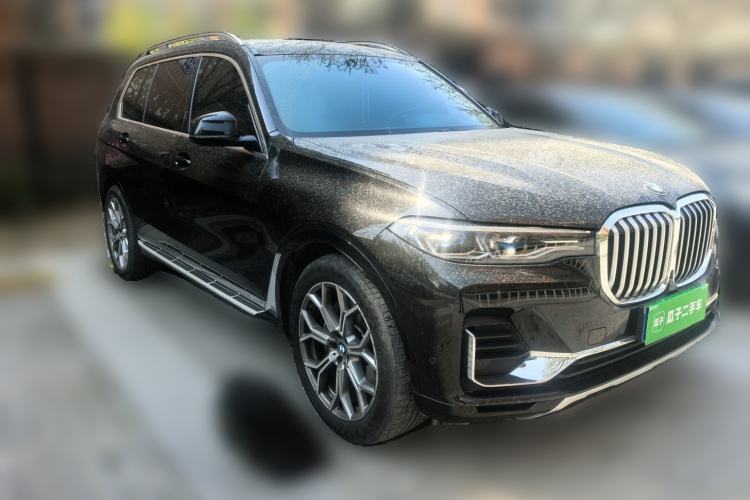 Used BMW X7 2021 Restyled xDrive40i Luxury Package with Premium Features Front Right 45 Deg