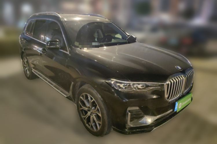 Used BMW X7 2021 xDrive40i Luxury Package with Leading Features Front Right 45 Deg