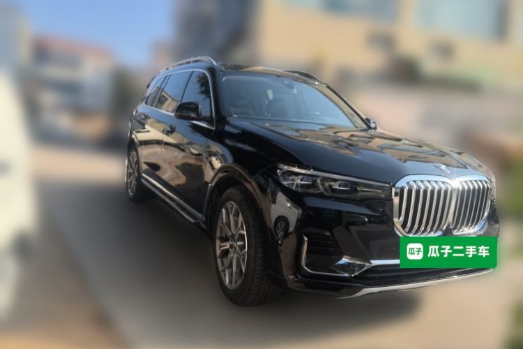 Used BMW X7 2021 xDrive40i Luxury Package with Leading Features Front Right 45 Deg