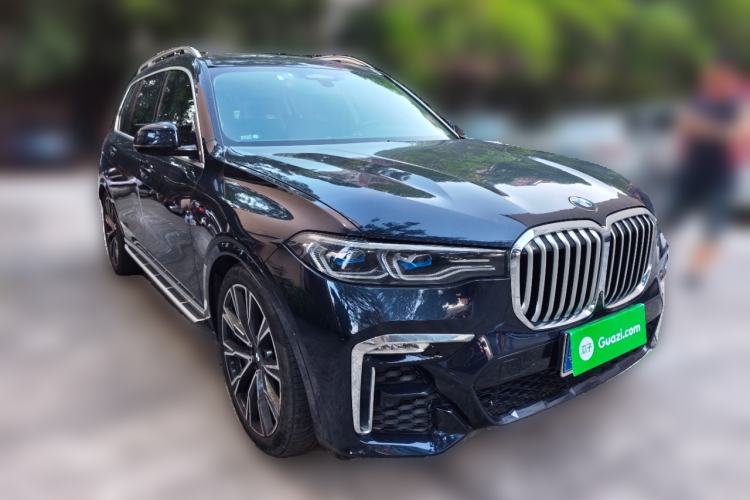 Used BMW X7 2021 xDrive40i Executive Model with M Sport Package Front Right 45 Deg