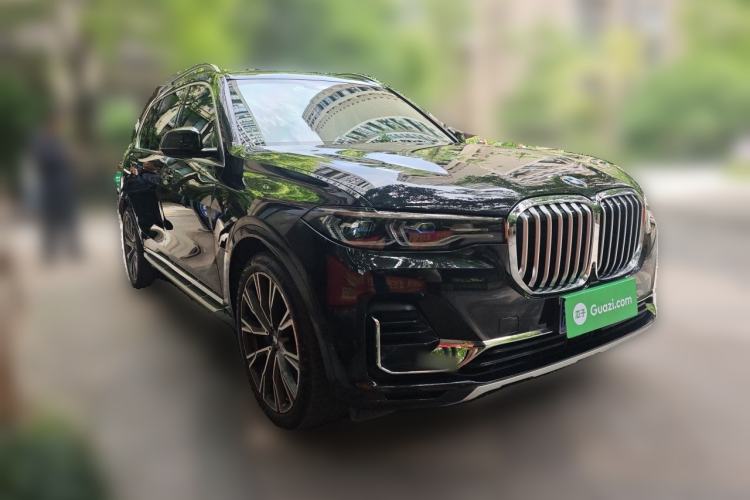 Used BMW X7 2021 xDrive40i Executive Luxury Package Front Right 45 Deg
