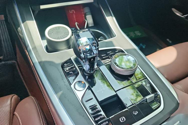 Used BMW X7 2021 xDrive40i Luxury Package with Leading Features Gear Lever