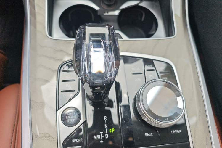 Used BMW X7 2021 xDrive40i Executive Model with M Sport Package Gear Lever