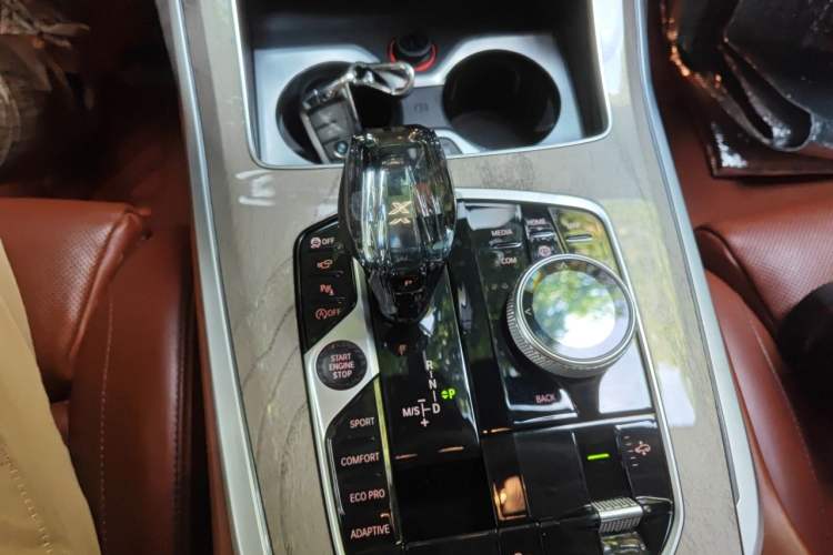 Used BMW X7 2021 xDrive40i Executive Model with M Sport Package Gear Lever