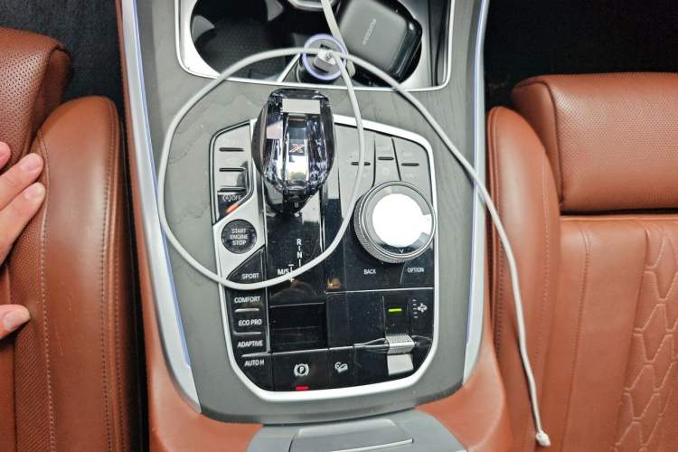 Used BMW X7 2021 Restyled xDrive40i Luxury Version with M Sport Package Gear Lever