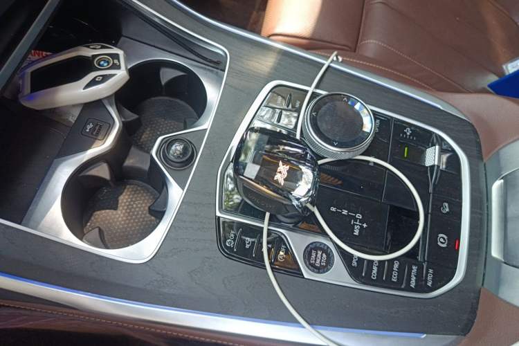 Used BMW X7 2021 xDrive40i Luxury Package with Leading Features Gear Lever