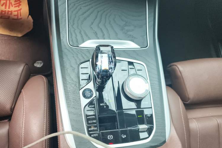 Used BMW X7 2021 xDrive40i Luxury Package with Leading Features Gear Lever