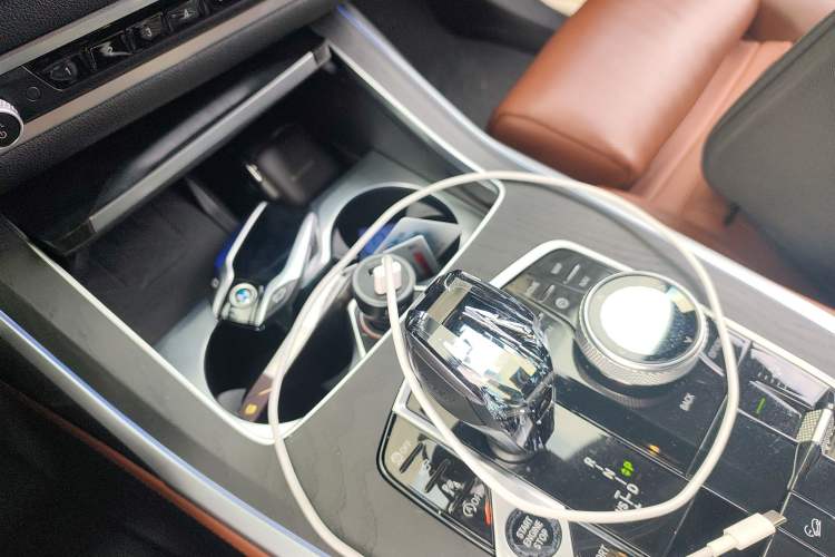 Used BMW X7 2021 Restyled xDrive40i Luxury Version with M Sport Package Gear Lever