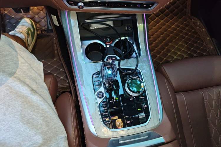 Used BMW X7 2021 xDrive40i Executive Model with M Sport Package Gear Lever