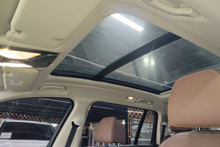Used BMW X7 2021 xDrive40i Luxury Package with Leading Features Headliner