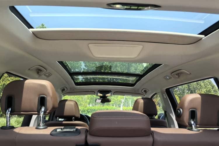 Used BMW X7 2021 xDrive40i Luxury Package with Leading Features Headliner