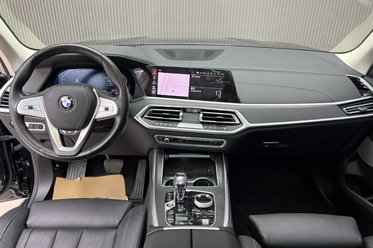 Used BMW X7 2021 xDrive40i Luxury Package with Leading Features Interior 1