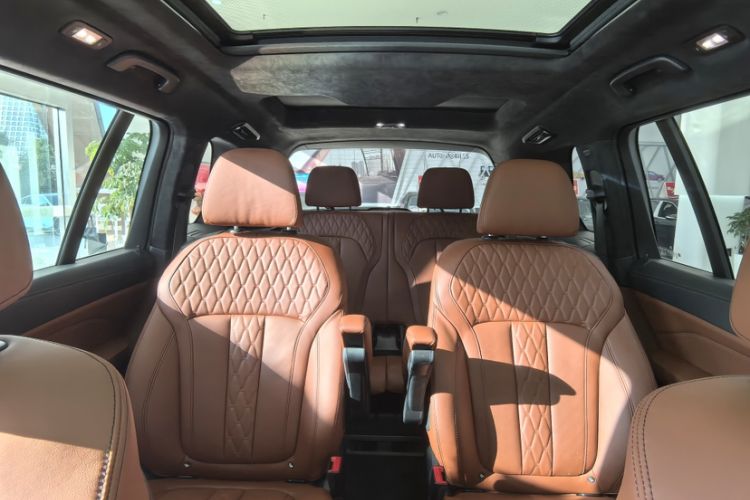 Used BMW X7 2021 Restyled xDrive40i Luxury Version with M Sport Package Interior 1