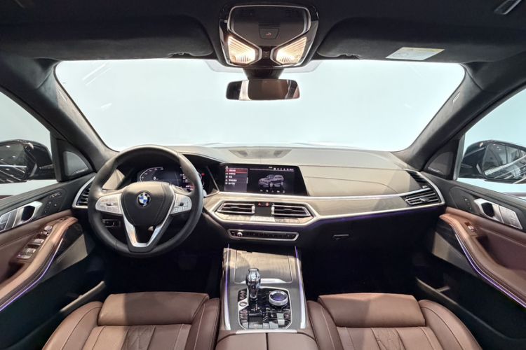 Used BMW X7 2021 xDrive40i Luxury Package with Premium Features Interior 1